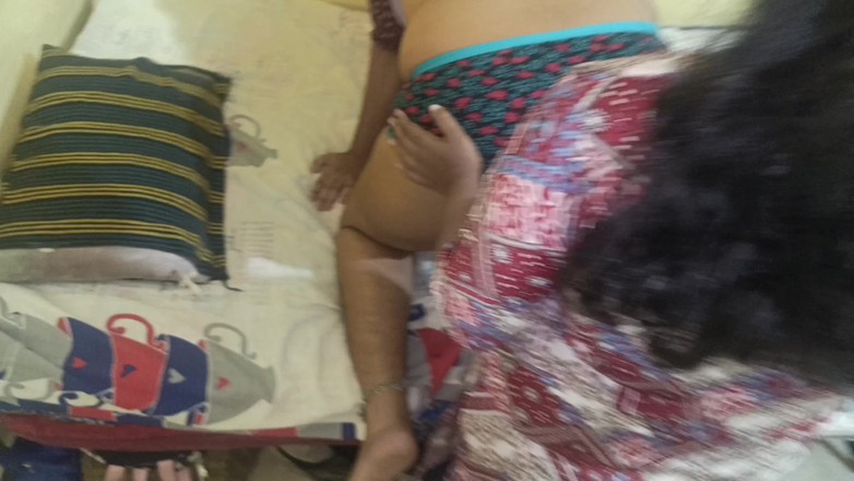 Magilmathi: Getrouwde vrouwen lesbische seks met stiefzus