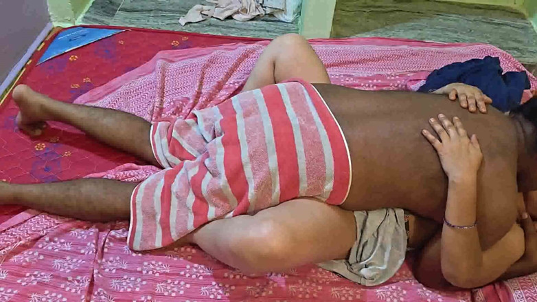 Sexy sindu: Full Nude Aunty on Bed