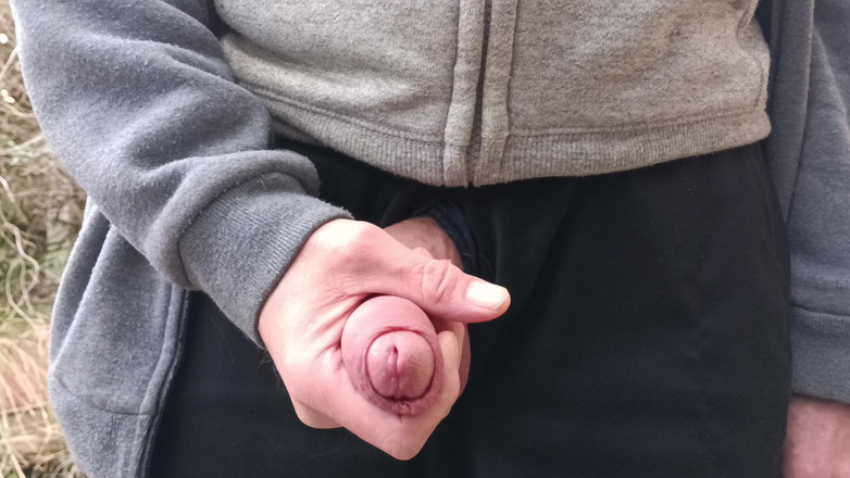 Rockardglans: 未割包皮的大鸡巴生长，手淫，边边，高潮