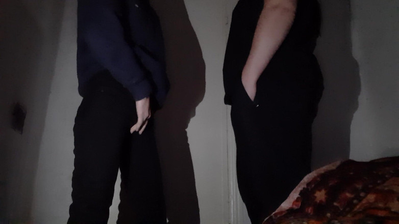 Lesbian-illusion: Jag tittar på min flickvän innan jag knullar henne