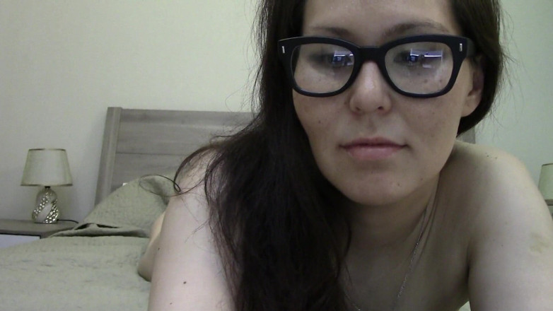Lustful Teens: Eva cherche quelqu'un pour la regarder jouir