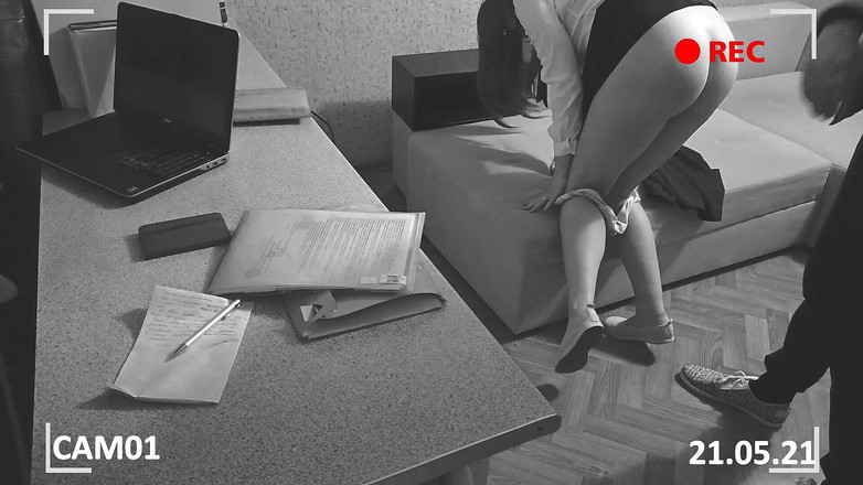 SweetAndFlow: निर्देशक ने शरारती छात्र की पिटाई की