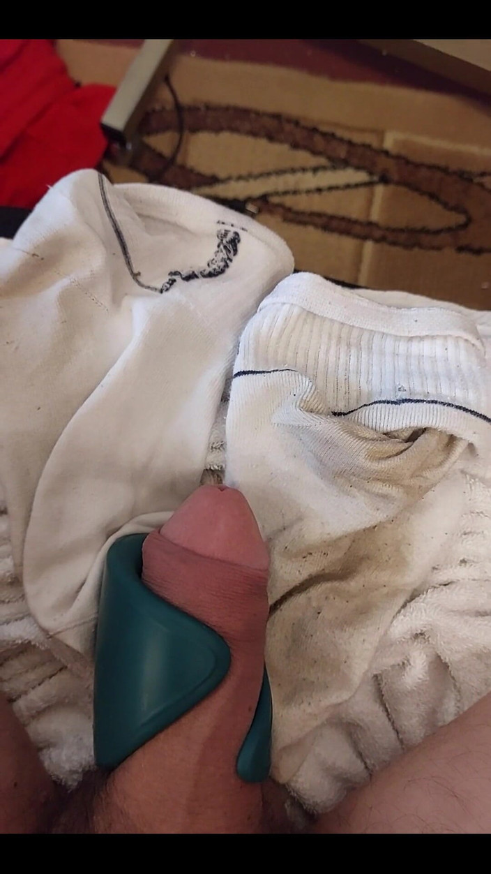 Michael Ragnar: Velmi nadržený výstřik bez ruky pouze s mojí hračkou na čůrákovi...