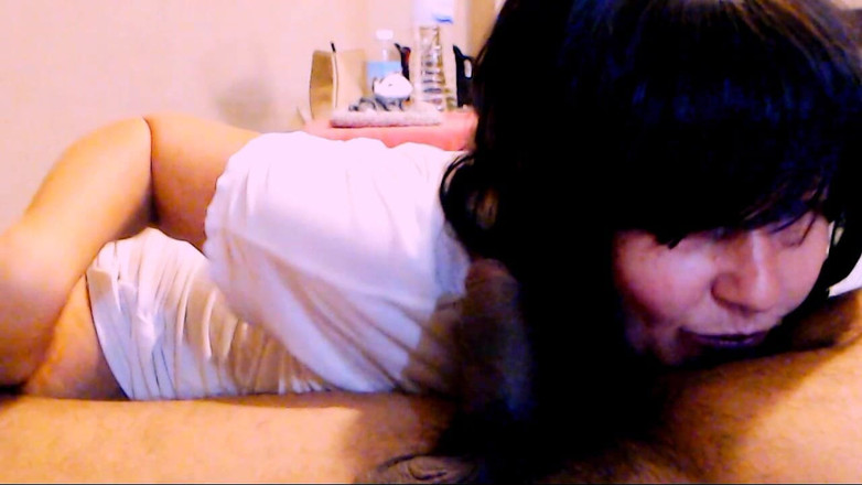 Bolly Karma: Adik tiri jalang membantu saya pancut