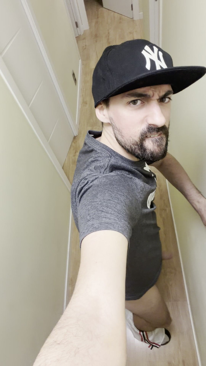 Liam Harding: Hot Stepdaddy Showing Big Cock