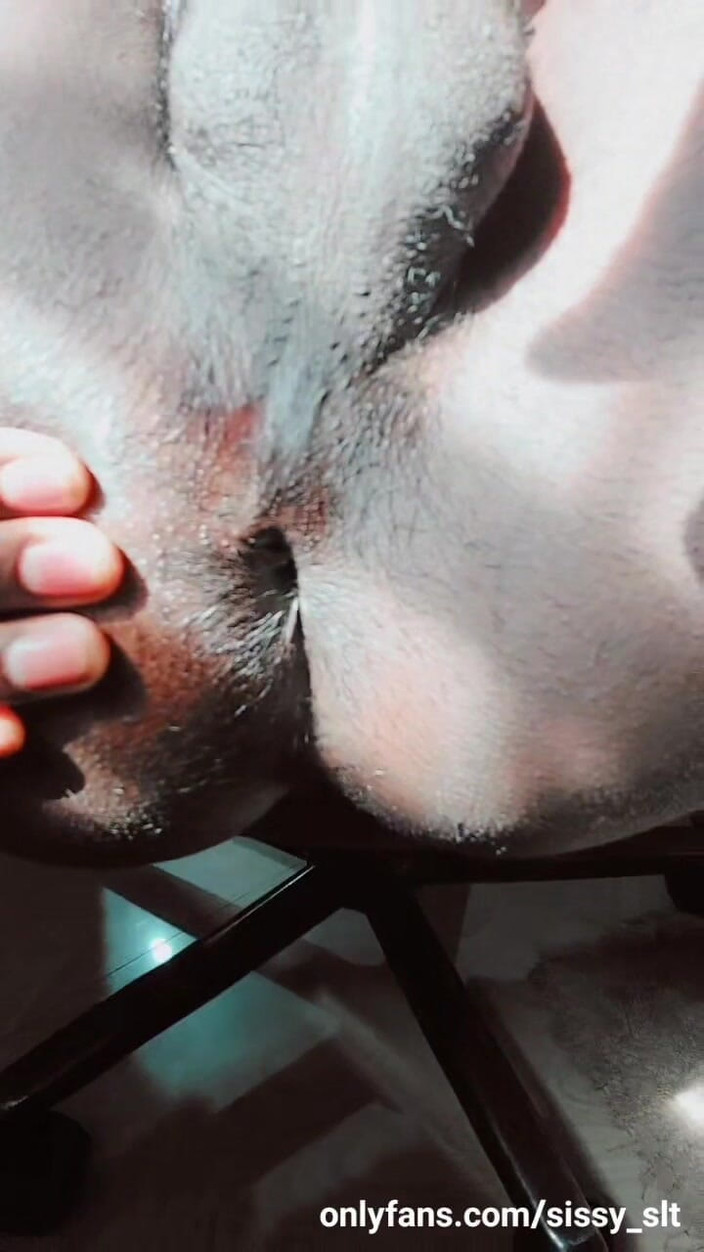 Sissy Bisexual: 小さなディックFemboyボディ露出