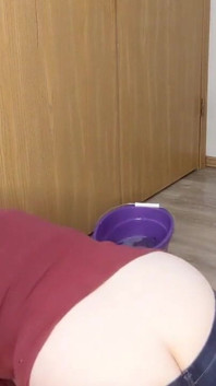 Butt Reveal Floor Scrubbing
