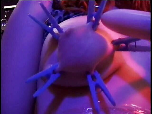 Dark Dungeon Secrets: कामुक लड़का अपने गुलामों को बड़े स्तनों से चिढ़ाता है नकली लंड बांधकर गांड चुदाई करता है