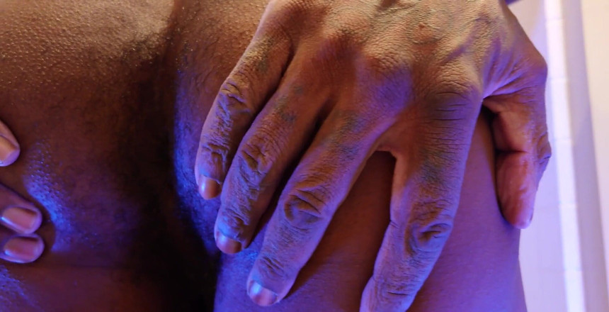 Hallelujah Johnson: Моя велика дупа