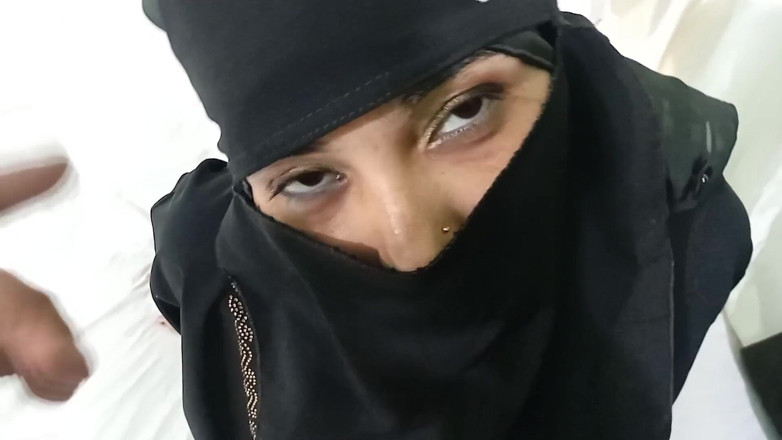Dearshivani: Muslimsk hemmafru knullades av husägaren