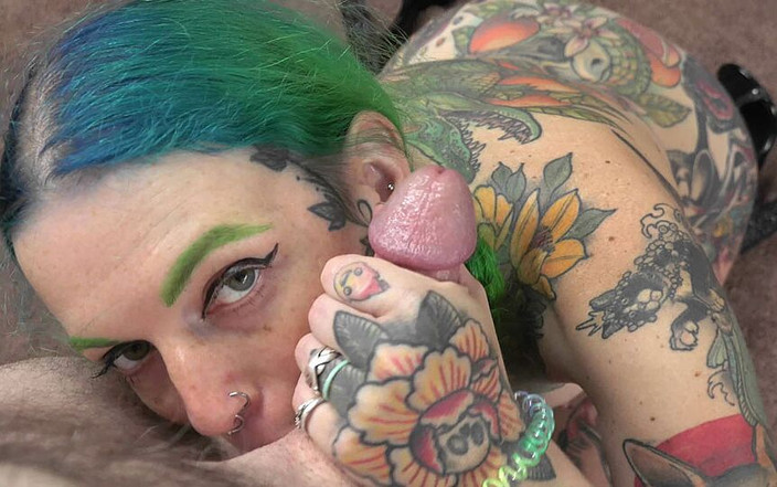 ChickPass Amateurs: Yaramaz alternatif kız Vibe Ryder 31 talimatı veriyor ve bir yarak...