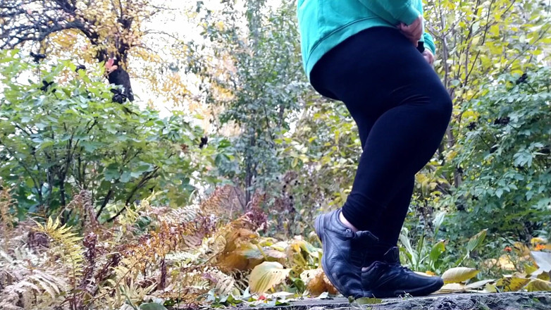 Elena: Curvy MILF pissing in the park outdoors