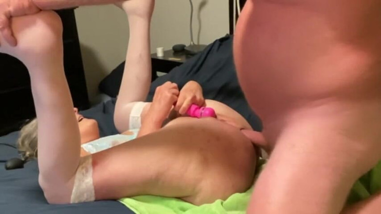 Squirting Senior: Pantat istri sange ini dientot habis-habisan sama ayah tirinya yang...