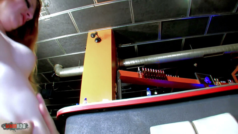 MMM100: Aurora Viper: kongkek dubur di bar dengan si rambut merah...