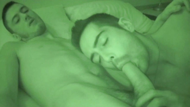 Crunch Boy: Ošukaná jeho nejlepším přítelem během noci