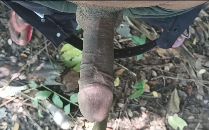 Subrata: Індійський гей член мастурбує в джунглях