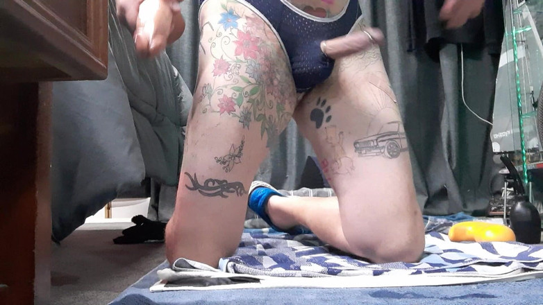 Ryan743: Versaute sissy-schlampe, prolaps drücken, dann ging pinkeln in meinen mund