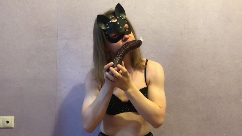 Elise Woods: Sissy Elise sitting blowjob and deepthroat