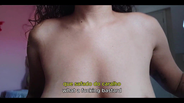 Espuleta Maia: Бразильская брюнетка показывает свои груди в Интернете