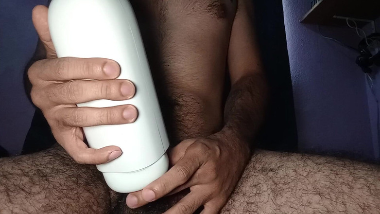 cry_santos: Seorang pria heteroseksual membongkar mainan seks dan akhirnya ejakulasi dengannya...