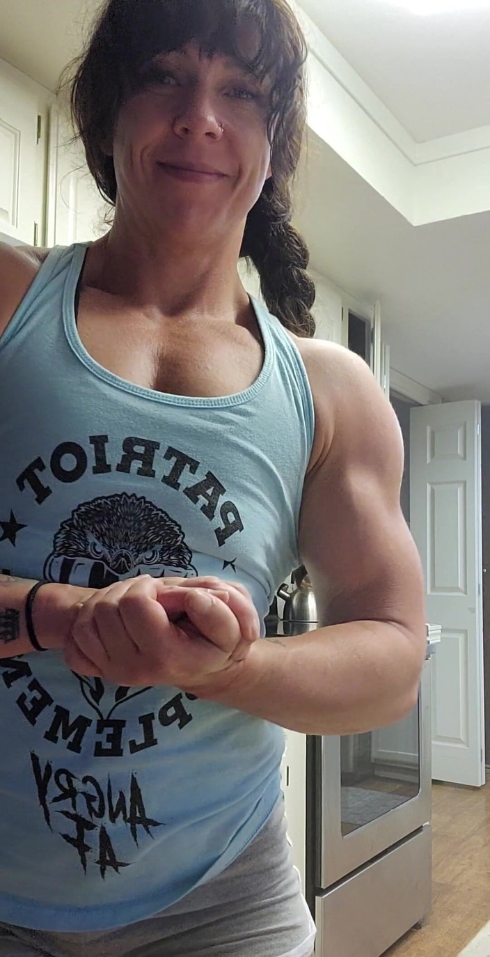 Ecko Belle: Згинаючи мої сексуальні м'язи для вас - еп.7