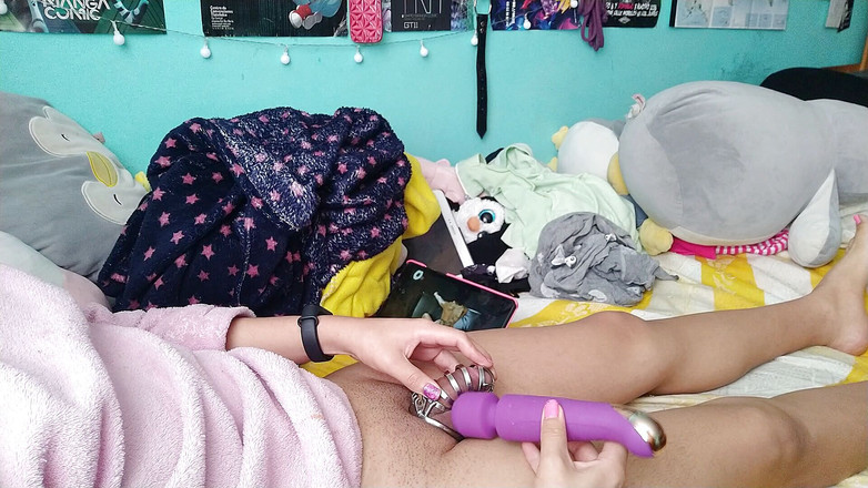 Crystal Phoenix: Marica juega con la jaula de castidad