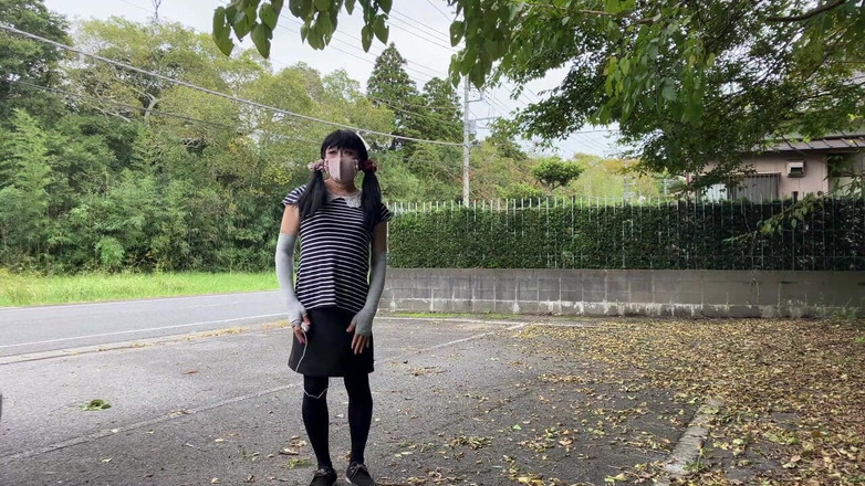 megu2002: Terekspos di Jalan-Jalan dan Lapangan Parkir