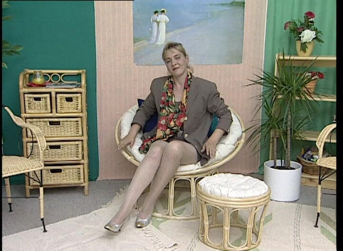 YOUR FIRST PORN: A caroline madura le gusta el coño bien preparado