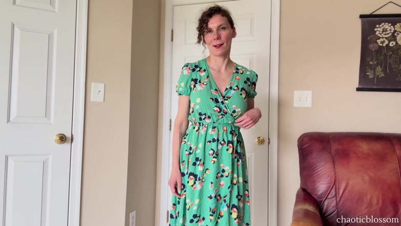 Chaoticblossom: Shhh. I Fucked My Friend's Stepmom