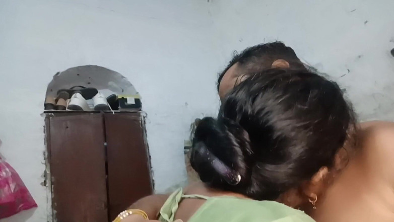 Yourgeeta8899: Sora vitregă a profitat de el văzându-l singur, i-a supt...