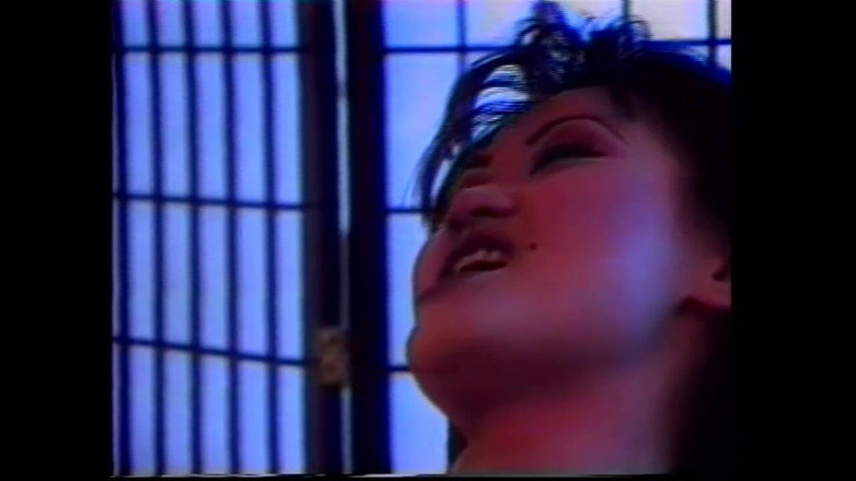 Vintage megastore: Tres maravillosas lesbianas vintage se lamen y se follan el...