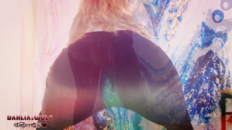 Dahlia Wolf: Twerking babe Dahlia Wolf