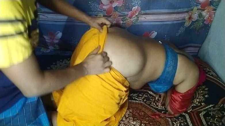 Hot_wife999: Sora vitregă sexy petrece o noapte cu fratele ei vitreg...