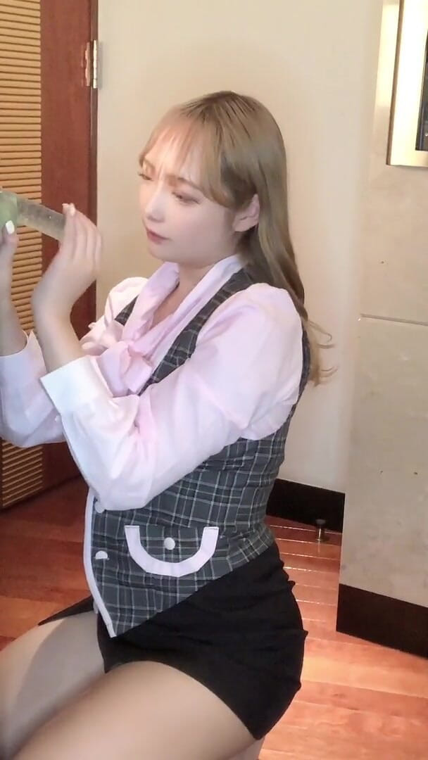 MilkyUni: Have a subordinate give you a blowjob