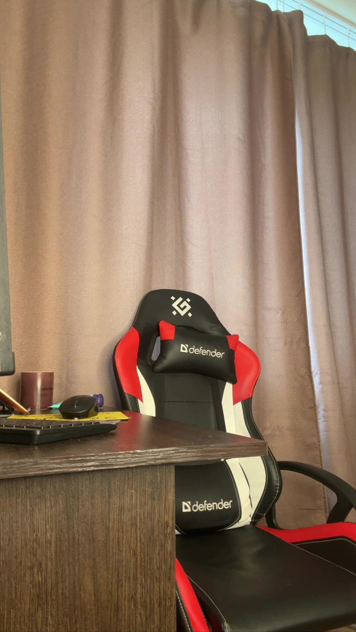 Skinny_lady69: Dépendance à l’égard des pieds en désordre dans un préservatif