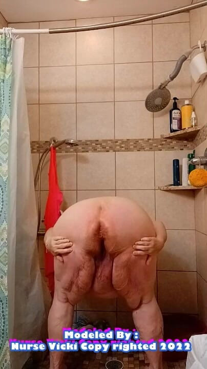 BBW nurse Vicki adventures with friends: Pee show off