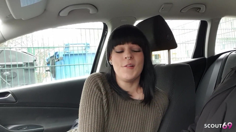Scout69: Teman wanita Jerman Memberikan Blowjob Di Kereta Dan Menelan Semasa...