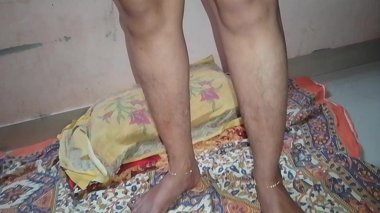 LEGSCOUPLE12: Hintli köylü kız erkek arkadaşının önünde çıplak vücudunu gösteriyor