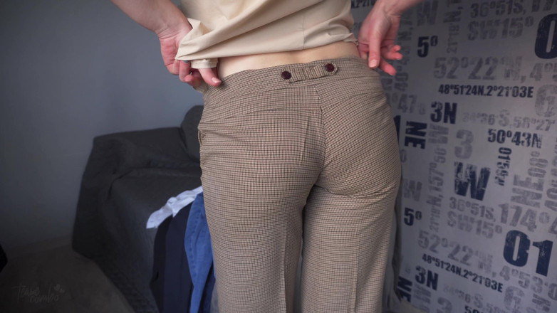 Teasecombo 4K: Amatör orta yaşlı seksi kadın tam arka külotlu iş kıyafetlerini...