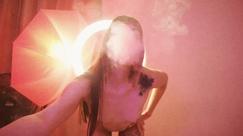 CoralTrip: Nackt rauchen