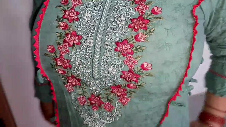 QueenbeautyQB: 후배위 스타일로 섹스하는 인도 거유, 남편, 더러운 힌디어 오디오로 인도 도기 스타일 섹스 비디오