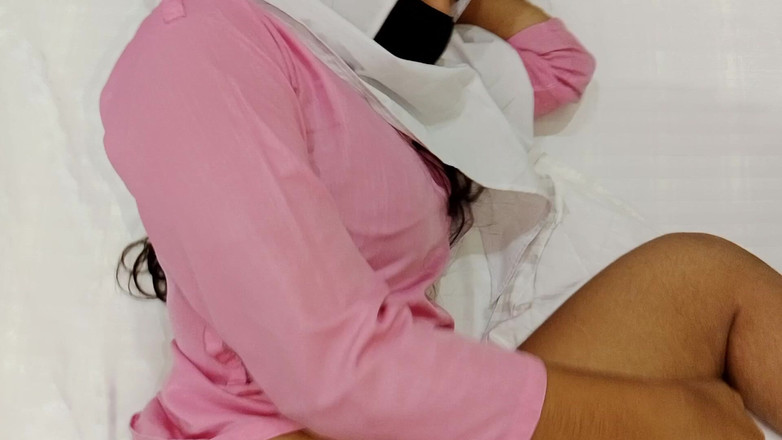 Evasexy02: भारतीय सुंदरी खुशी में चिल्लाती है - घर का बना