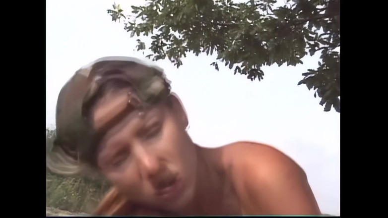 FM Video Europe: Lesbische Soldatinnen in Prag...