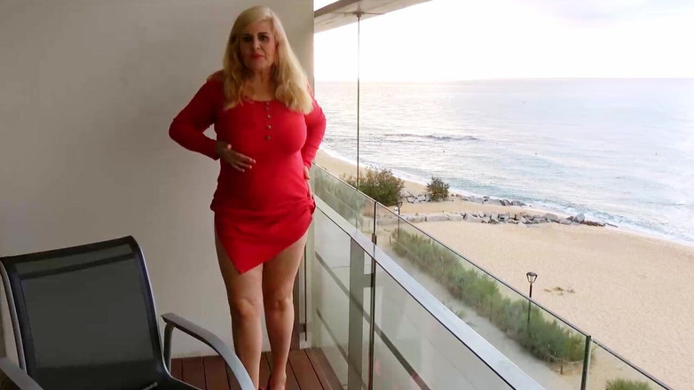 Musa Libertina: Bir otelin balkonunda seksi gün doğumu