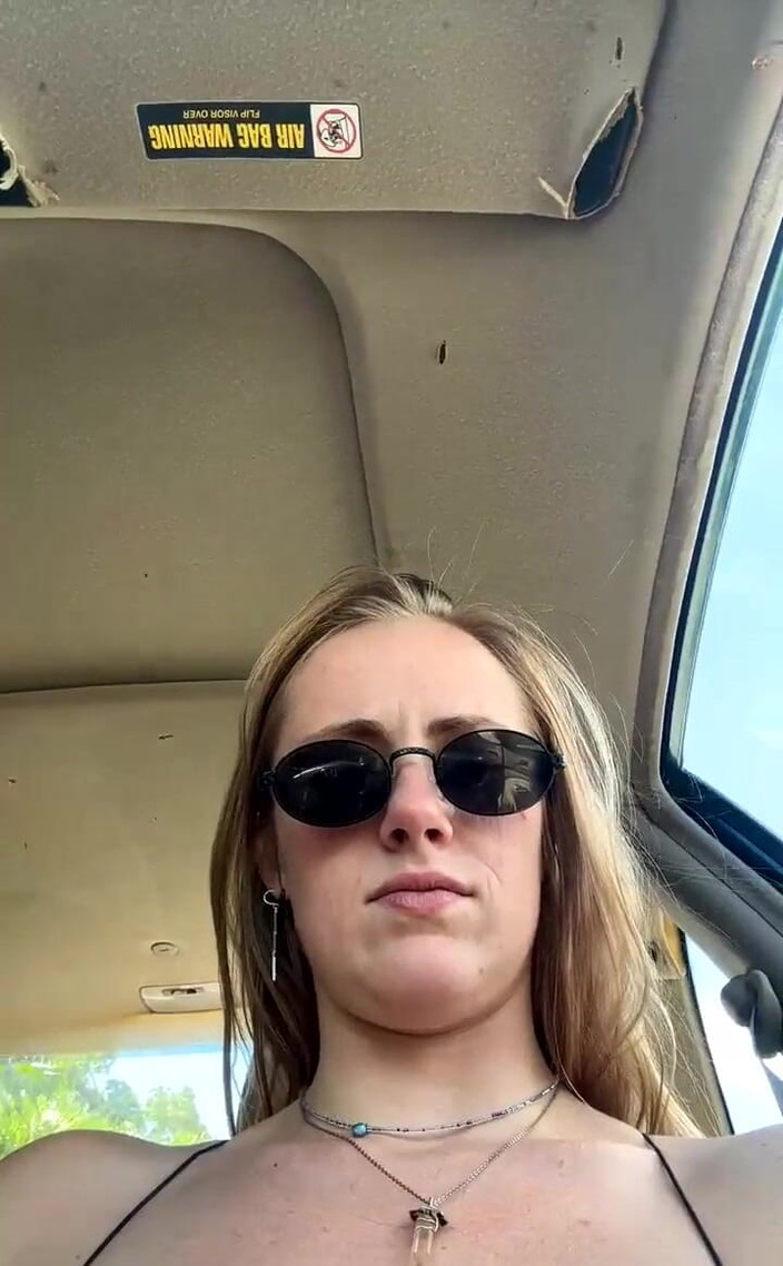 April Sparx: 스트림은 오늘 외부 너무 뜨겁게 시작