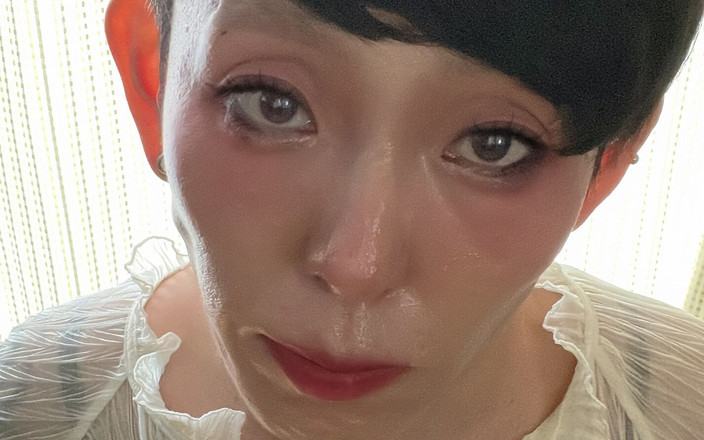 Serina SissyBitch: 일본 Sissy 자위 1부