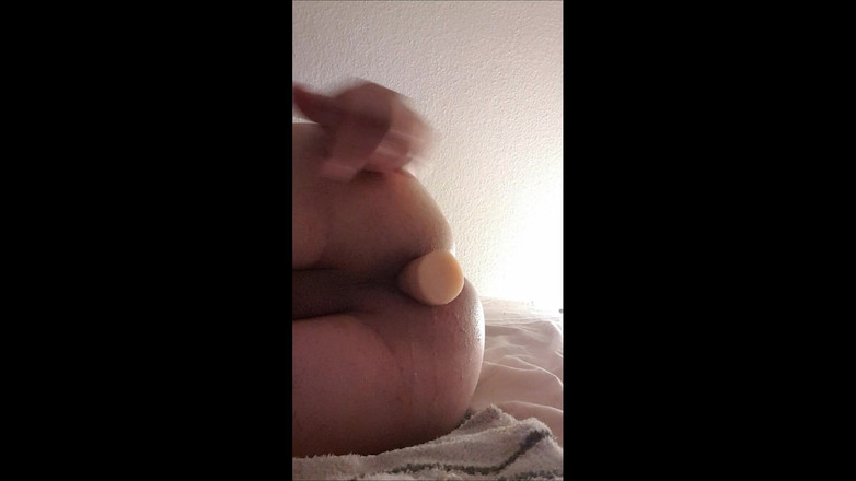 BiCgn: Dildo in Bubblebut