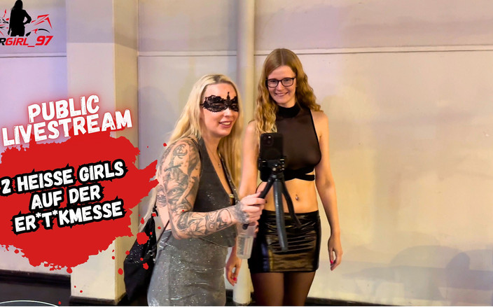 Bikergirl_97: Liveshow På Erotisk Mässa! 2 Tonåringar Gör Det Offentligt!