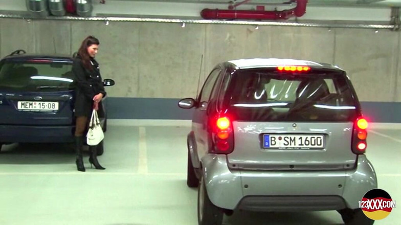 123XXX - Fucked Amateurs in Germany!: Jakmile ho uviděla, věděla, že ji dobře ošuká