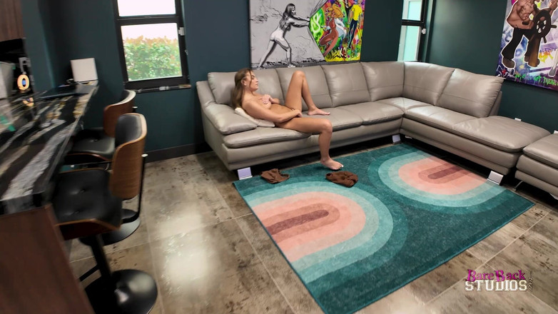 Bare Back Studios: Selina Bentz üvey kızında sorunlar yaşıyor